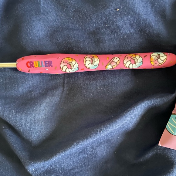 Brand New The Woobles RARE Cruller Donut - Picture 4 of 6